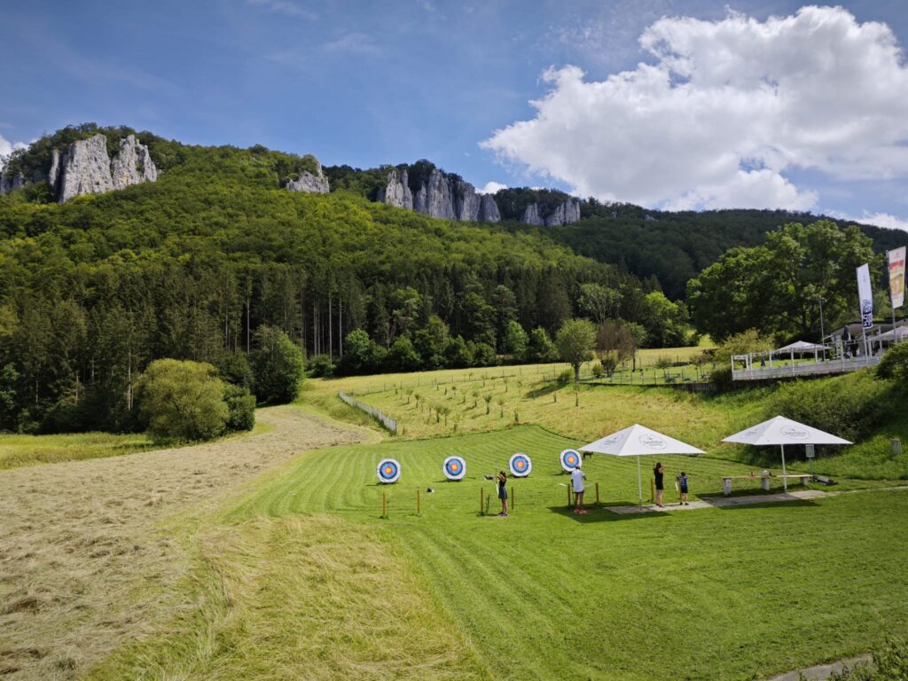 bogenschiessplatz im donautal for felsen im sommer